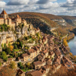 Ce hameau du Lot à 100 m d'altitude offre des couchers de soleil que même Gordes lui envie